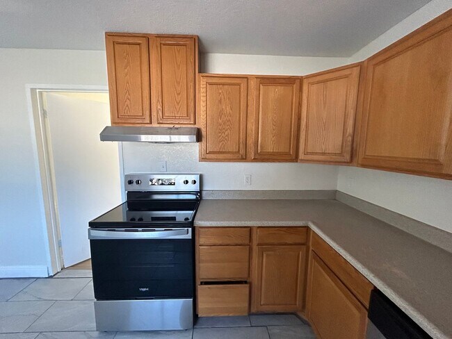 Building Photo - 683 - 695 Vermont Avenue, Turlock CA 95380