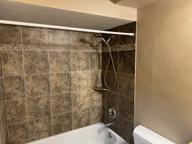 Building Photo - 1096 N 300 W