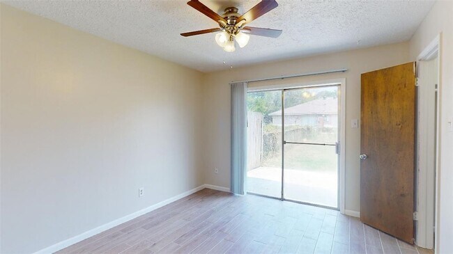 Building Photo - 815 Llano Pl