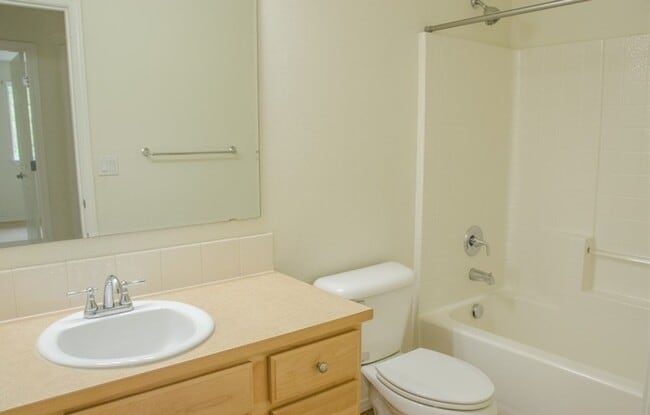 Building Photo - 3 Bed 2.5 Bath Single-family House Availab...