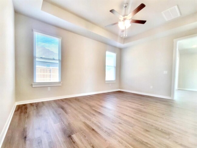 Building Photo - 2000 Wilsons Warbler Dr