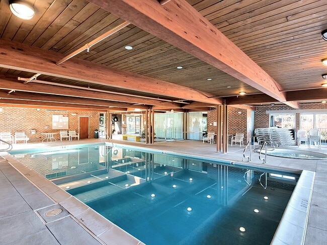 Building Photo - "Charming 2-Bed, 2-Bath Retreat in Northfield's Arbor Lane Oasis!"