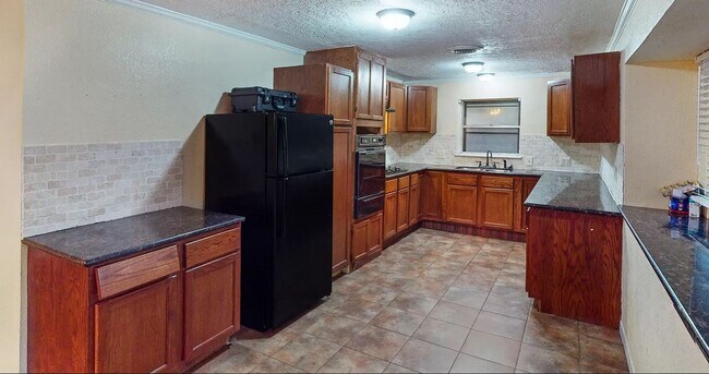 Building Photo - 1100 Dominik Dr