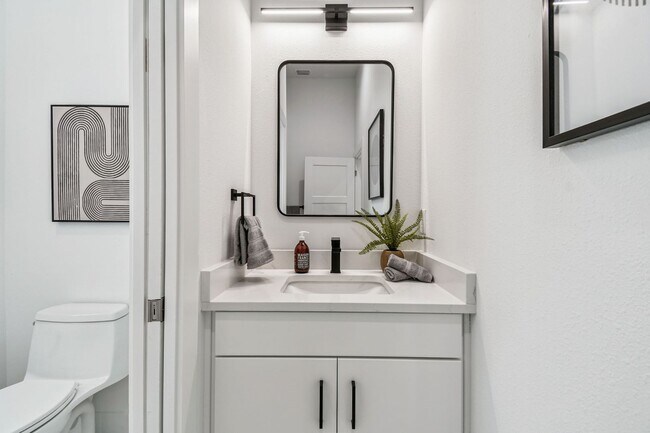 Building Photo - A charming coastal townhouse, just minutes from downtown St. Pete!