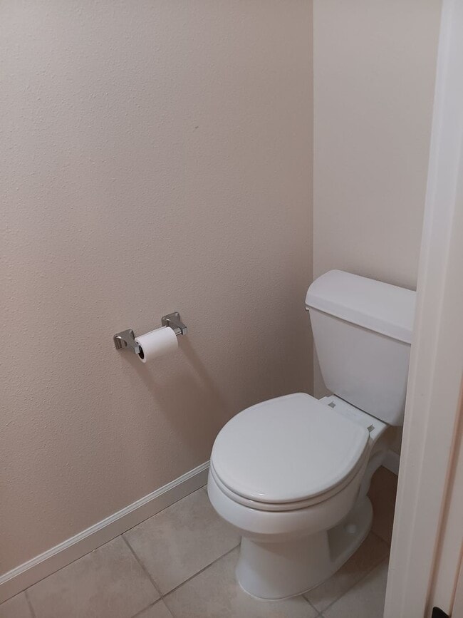 Building Photo - Beautiful Townhouse in West Salem is Ready...