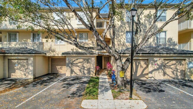 Building Photo - 2060 Greenview Shores Blvd