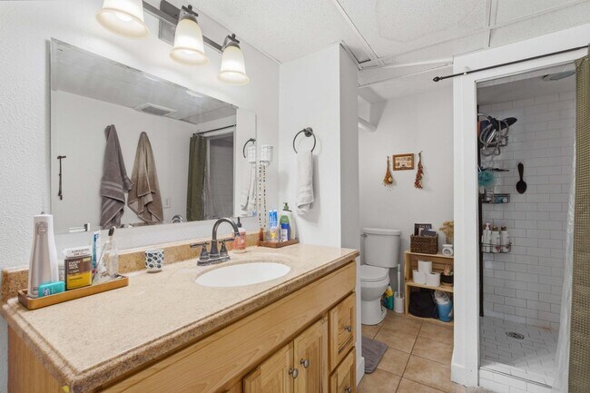 Building Photo - 4050 Taylor Ave