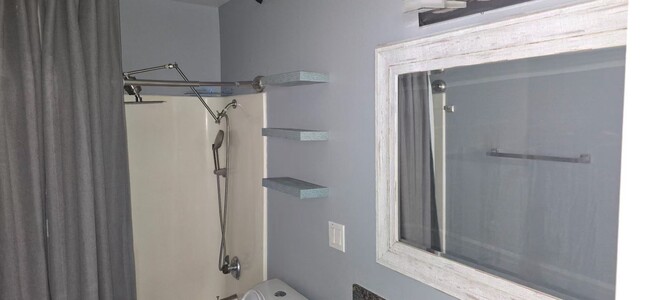 Building Photo - 96 Streamwood