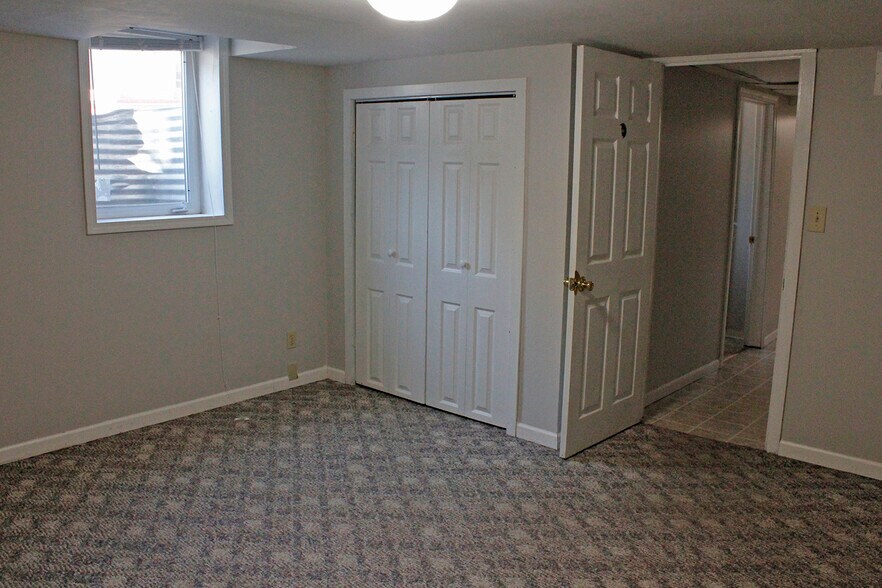 Building Photo - 909 6th Ave