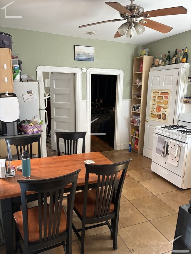 Building Photo - Rare 4 bed in Beacon hill....