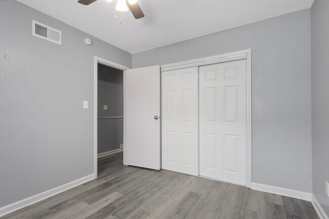 Building Photo - 577 NW Valleybrook Rd