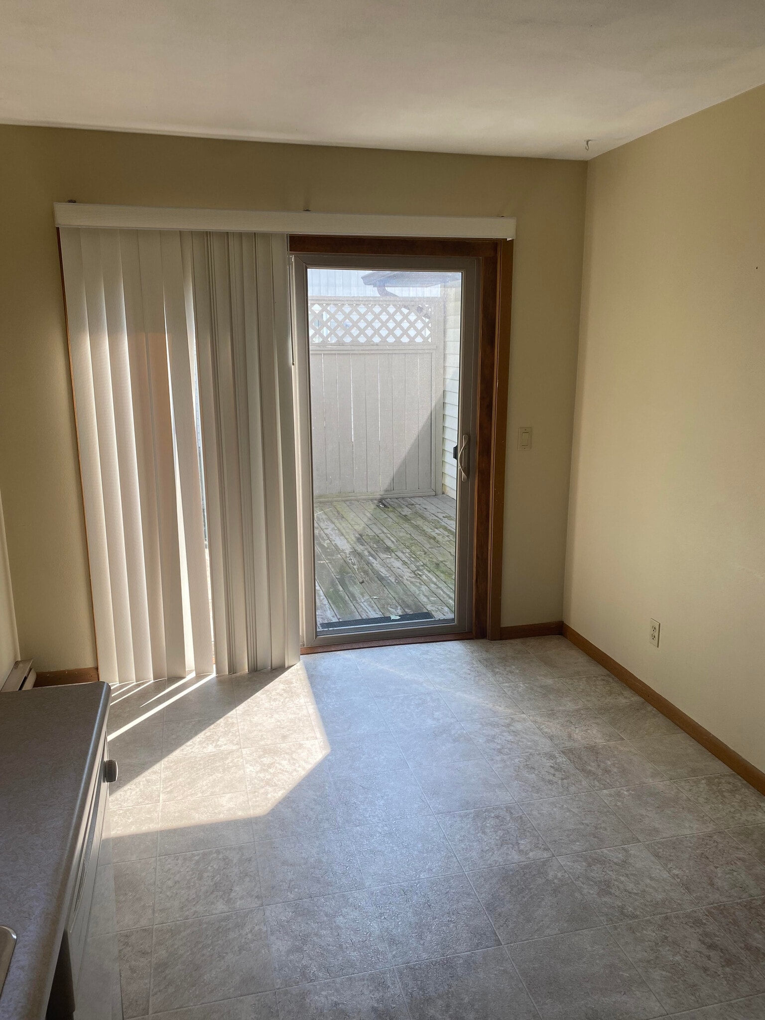 dinning room with patio door to deck - 686 Trailsway Ln