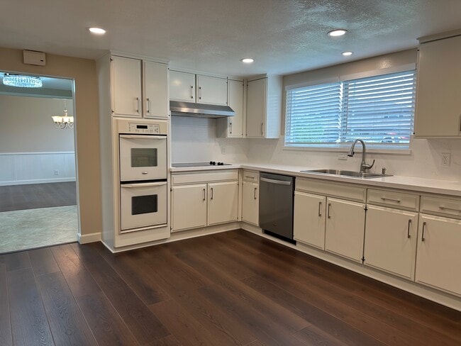 Building Photo - 1393 Scotch Cir