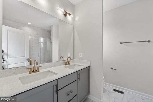 Building Photo - 2914 Lewis and Clark Ave