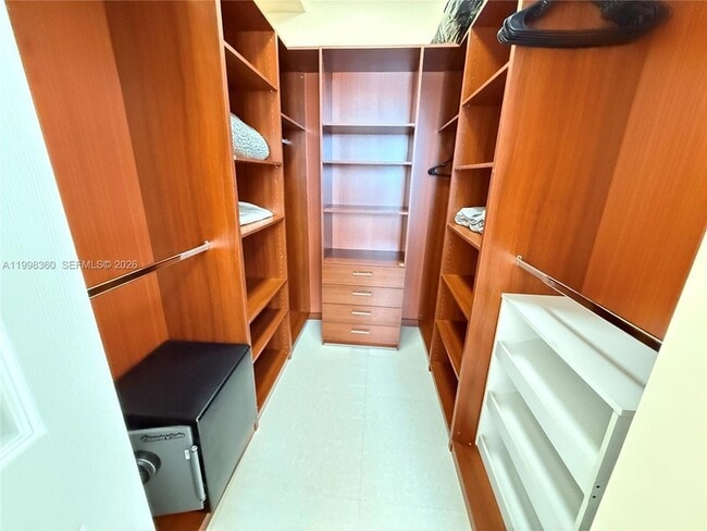 Building Photo - 17100 N Bay Rd