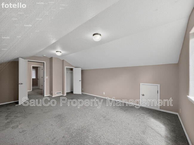 Building Photo - 661 NW Connell Ave