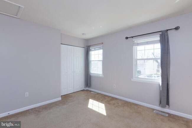 Building Photo - 3 Kingsbridge Ct