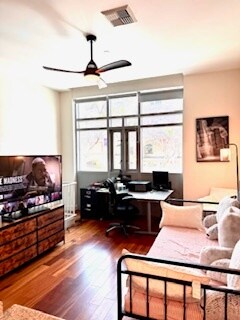 living - 801 Ash St