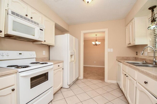 Building Photo - 14230 Cellini Dr