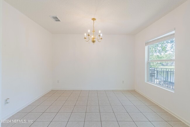 Building Photo - 1630 Vineland Cir