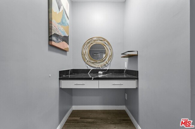 Building Photo - 1939 Selby Ave