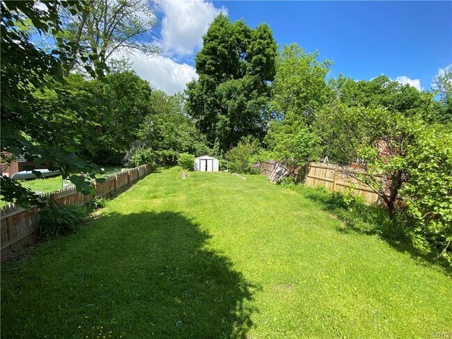 Building Photo - 208 Bassett St