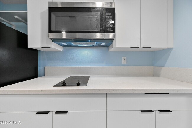 Building Photo - 3025 N 32nd St
