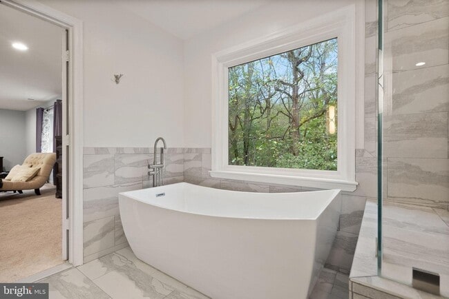 Building Photo - 10303 Bear Creek Dr