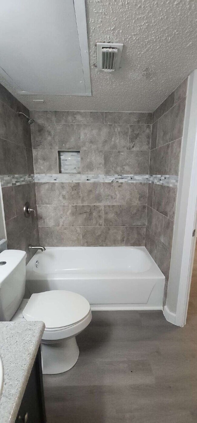 Building Photo - Charming 1-Bedroom Condo in Gated North Da...