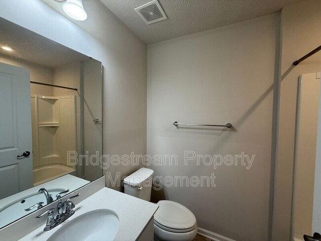 Building Photo - 2194 Schmidt Dr W