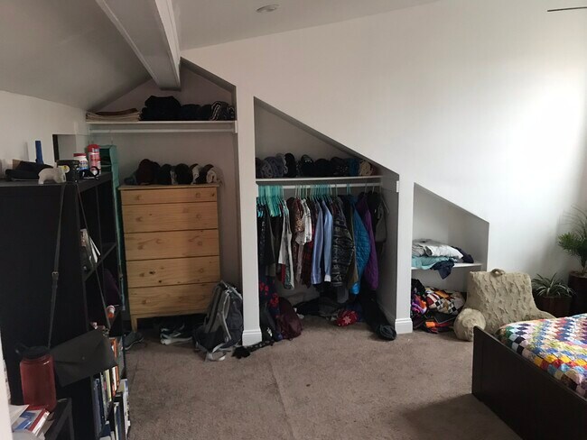 Building Photo - 2703 Jane St