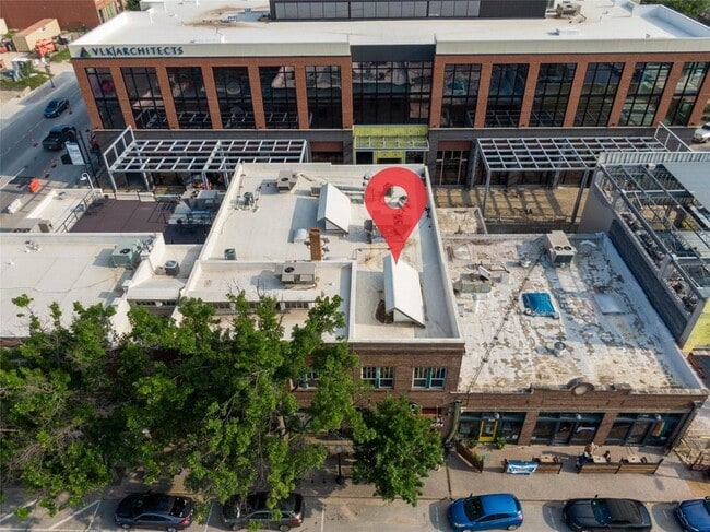 Building Photo - 709 W Magnolia Ave