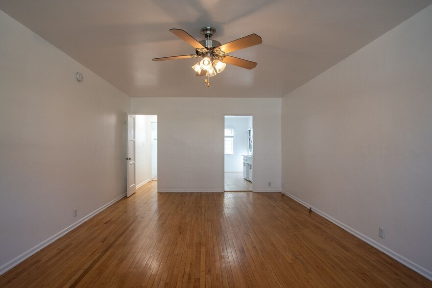 Building Photo - 6308 Vineland Ave