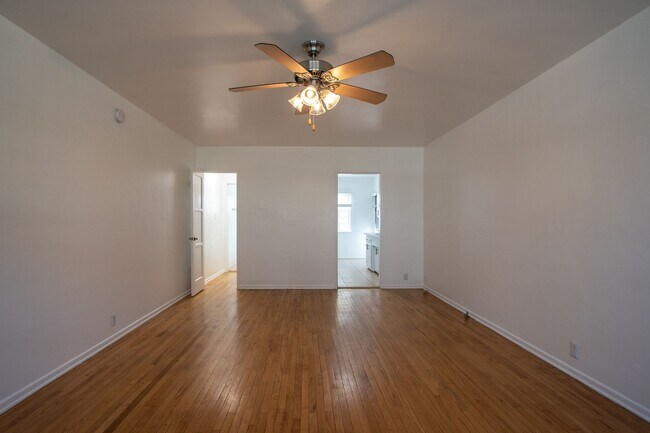 Interior Photo - 6308