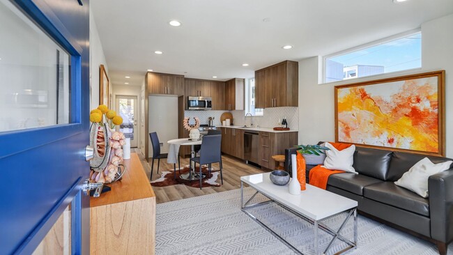Building Photo - Contemporary Comfort in Mount Baker