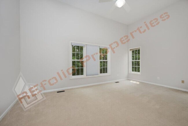 Building Photo - Lovely 4-Bedroom House w/1st FL Primary Su...