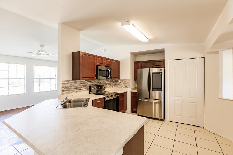 Building Photo - 1108 Willard Ave