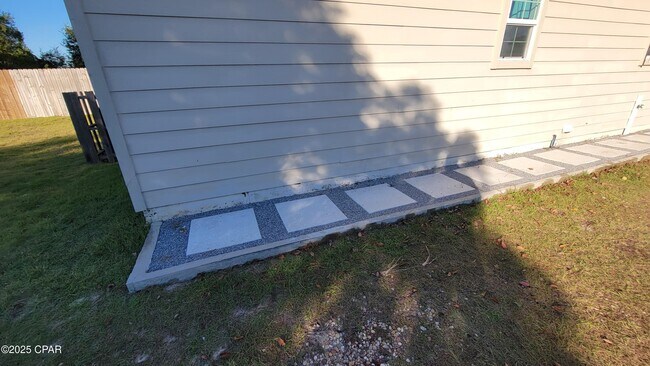 Building Photo - 1813 Arthur Ave