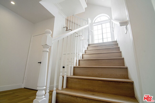 Building Photo - 466 S Orlando Ave