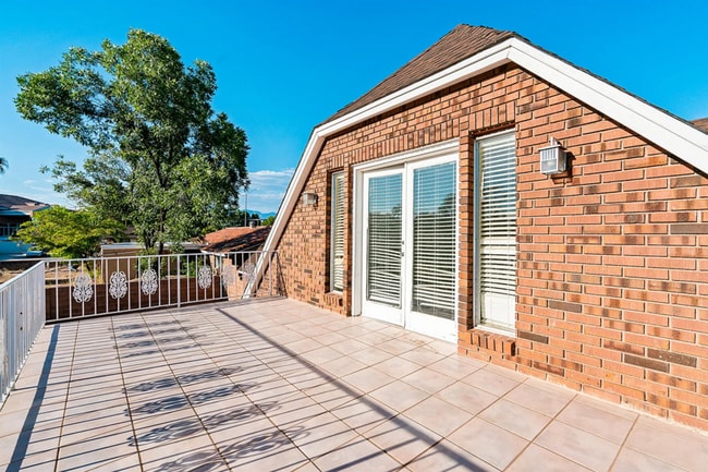 Building Photo - Beautiful 4 Bedroom Home! Pet Friendly