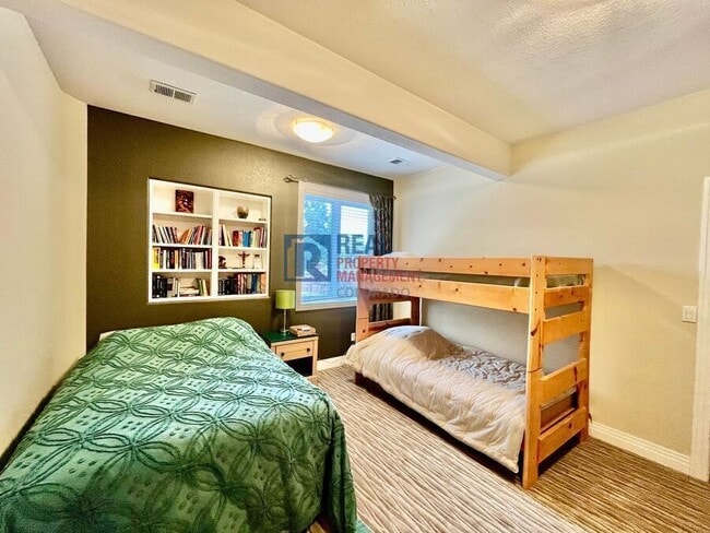 Building Photo - 5638 Red Fern Ct