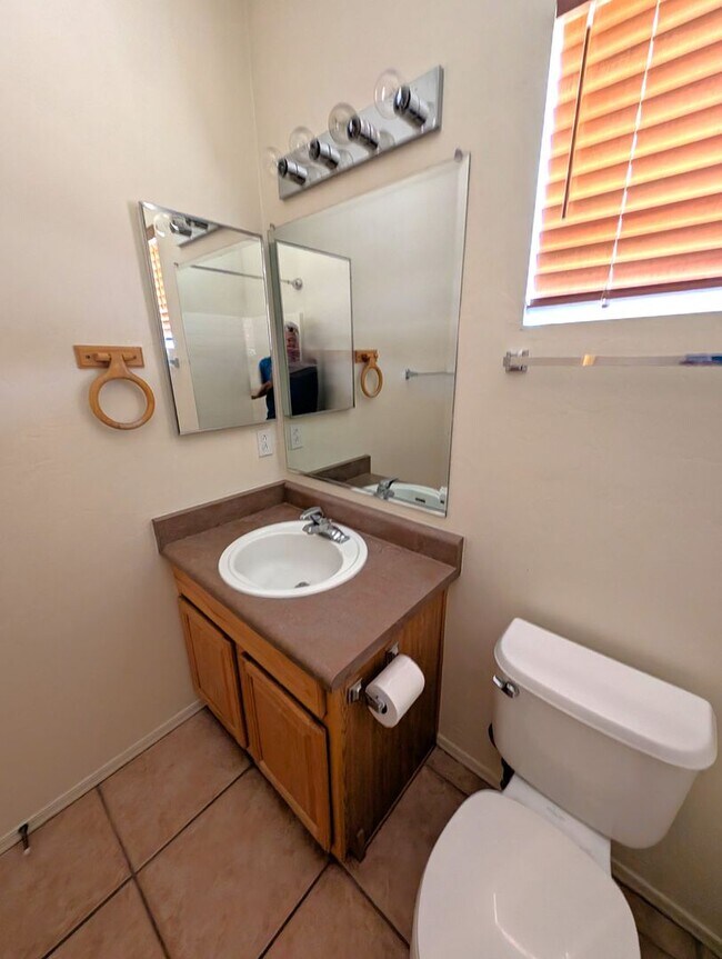 Building Photo - Convenient Tucson Eastside Home with 3 bed...