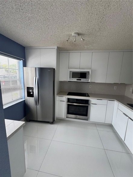 Building Photo - 14059 SW 120th Ct