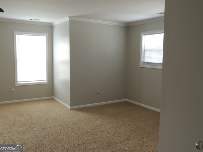 Building Photo - 450 MacLand Dr