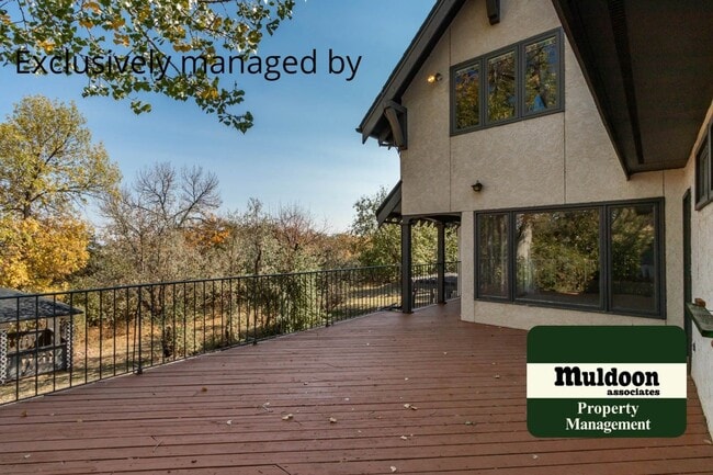 Building Photo - Beautiful 3 bedroom home with two car garage in Old Broadmoor