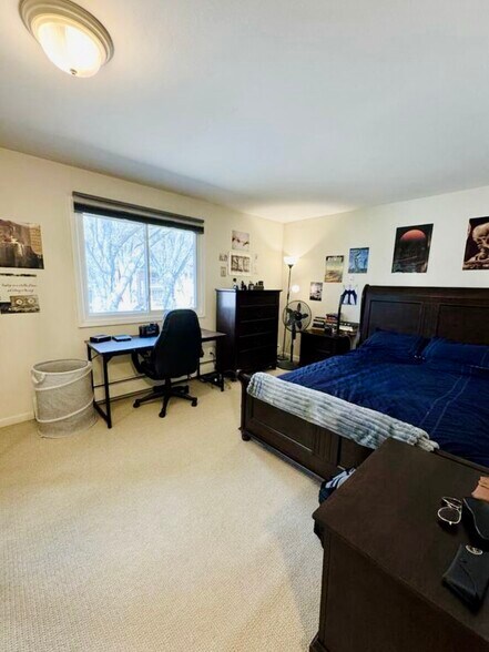 Building Photo - 1233 Island Dr