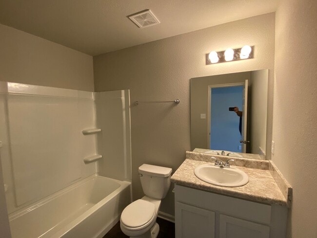 Building Photo - NEW  4bed/2bath Home!!!