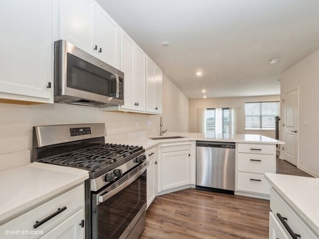Building Photo - 2718 Fieldcrest Dr