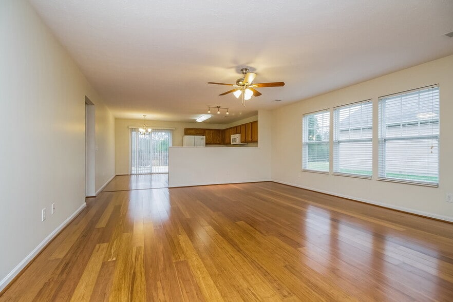 Building Photo - 329 Stewart Springs Dr