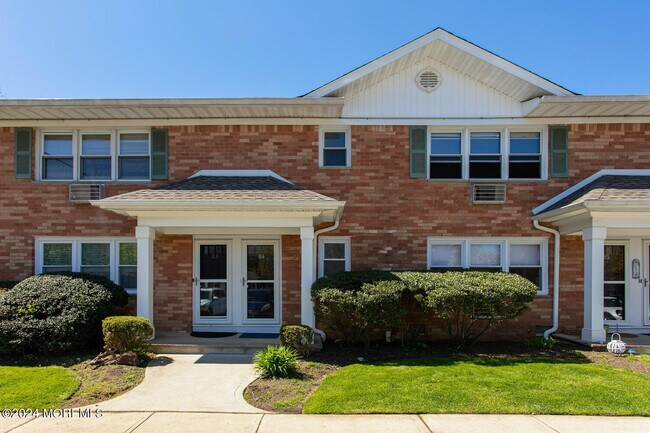 Building Photo - 96 East Ave